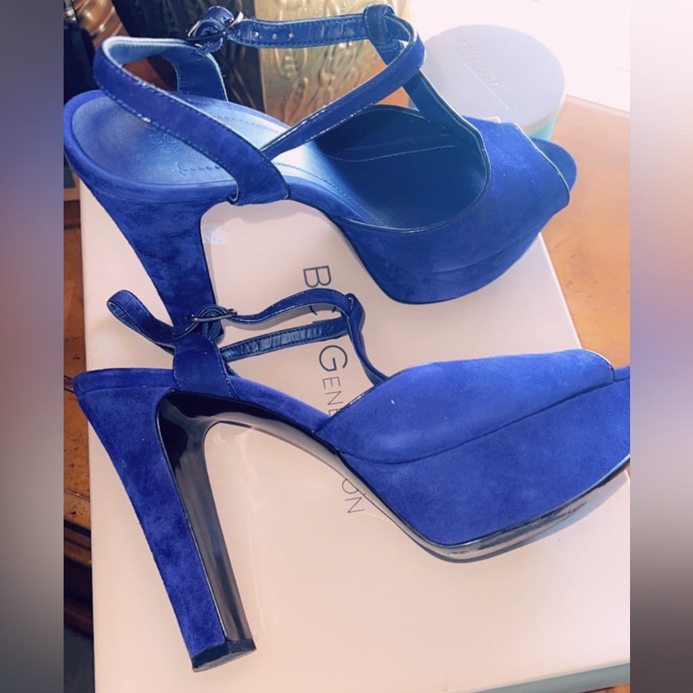 BCBG BG-Patrick suede Heels